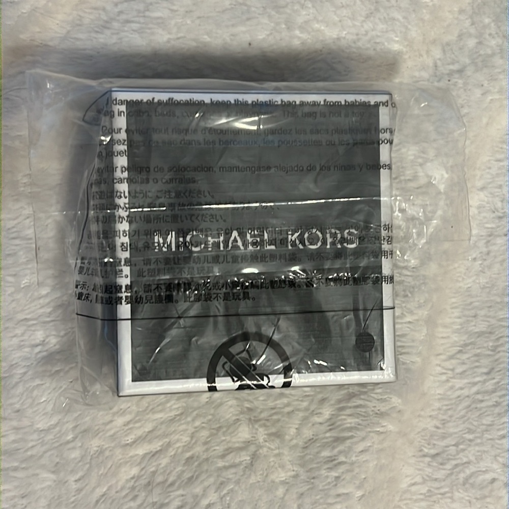 NWT Michael Kors AirPod Pro Case - Navy Blue - GIFT CONDITION - Picture 8 of 9